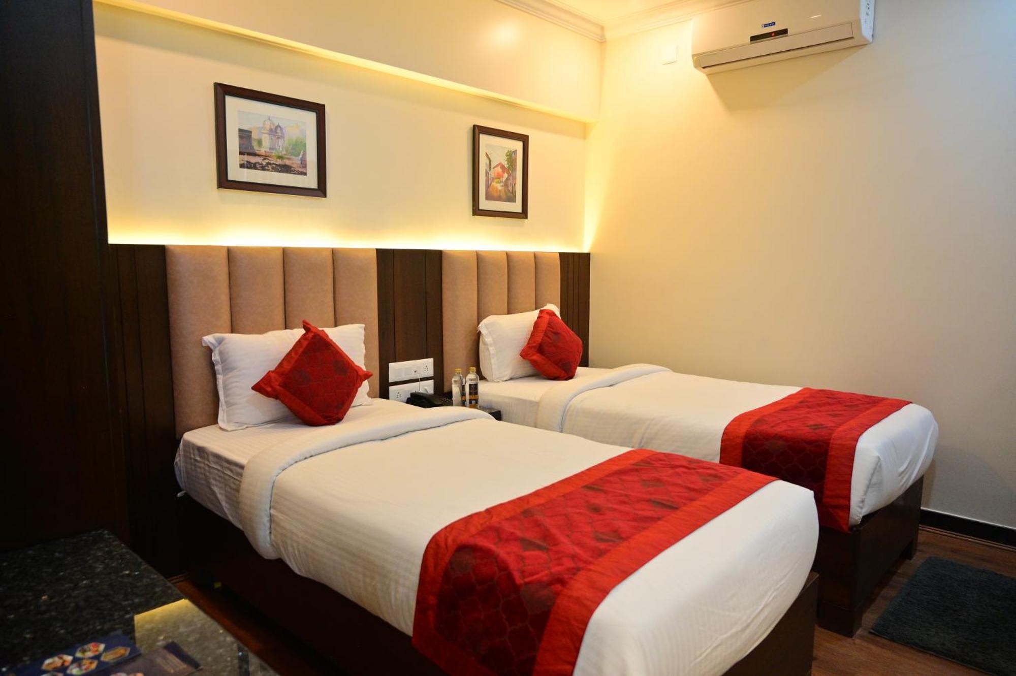 Hotel Golden Riviera 迈索尔 外观 照片