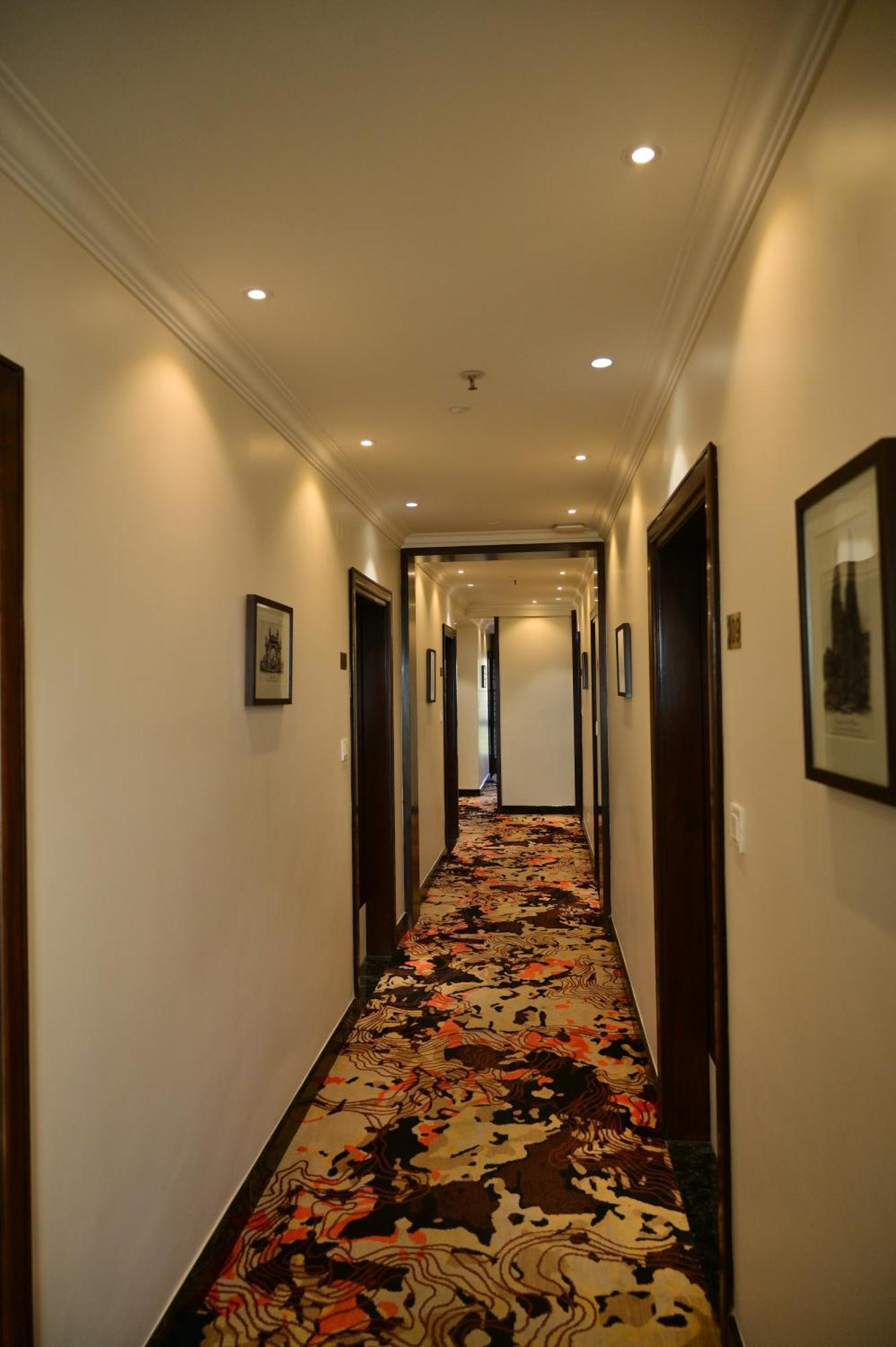 Hotel Golden Riviera 迈索尔 外观 照片