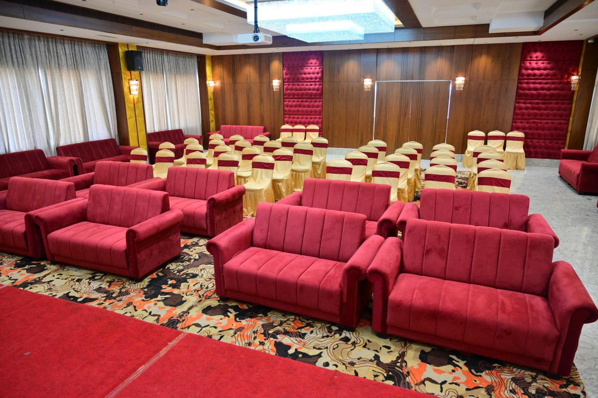 Hotel Golden Riviera 迈索尔 外观 照片