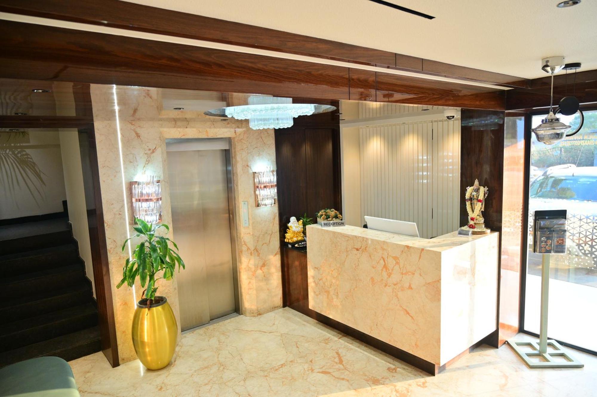 Hotel Golden Riviera 迈索尔 外观 照片