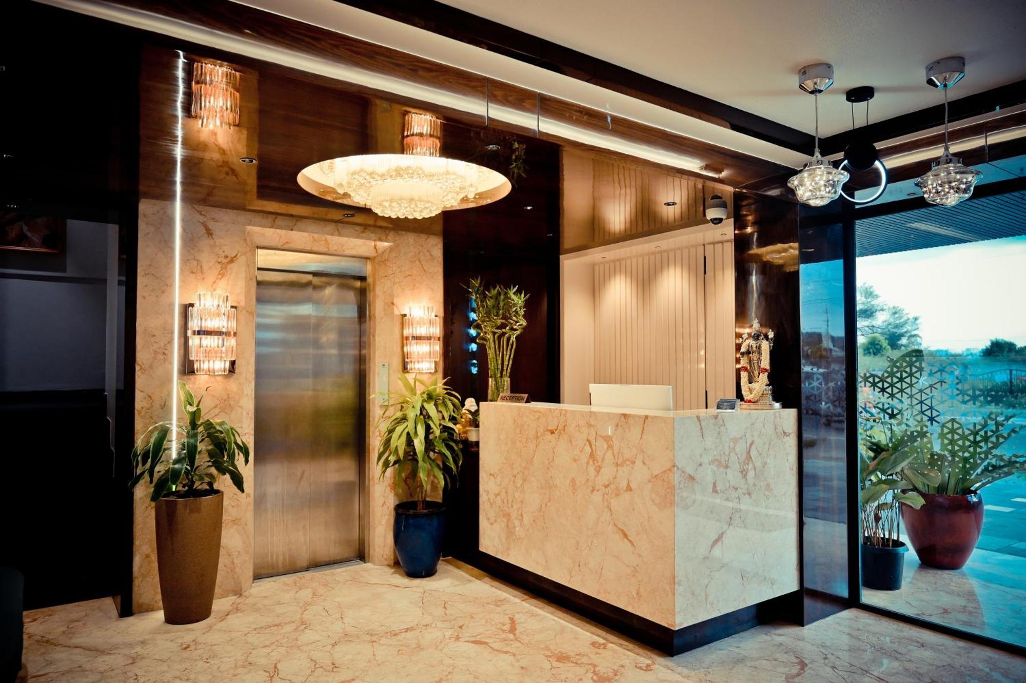 Hotel Golden Riviera 迈索尔 外观 照片