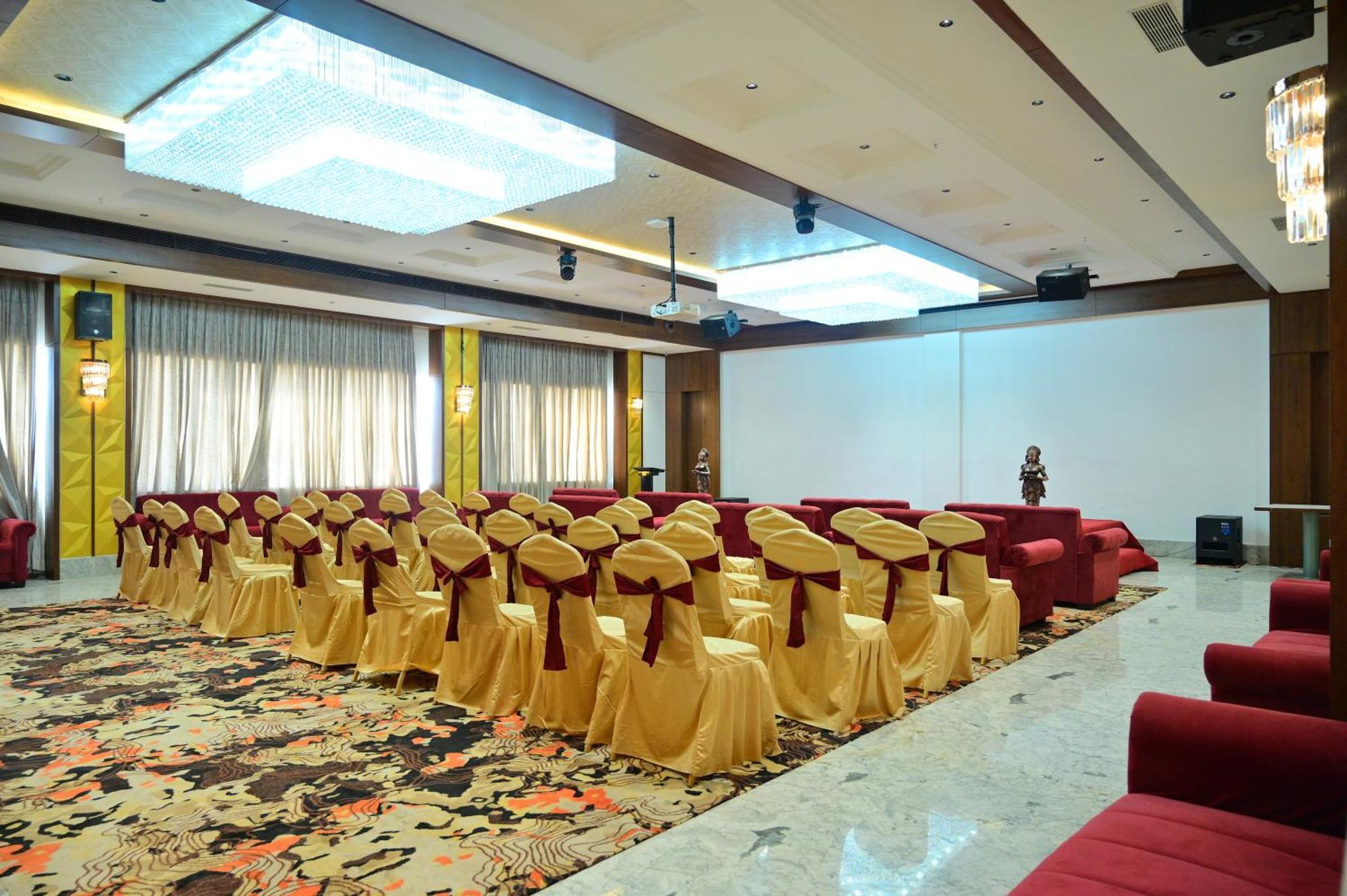 Hotel Golden Riviera 迈索尔 外观 照片
