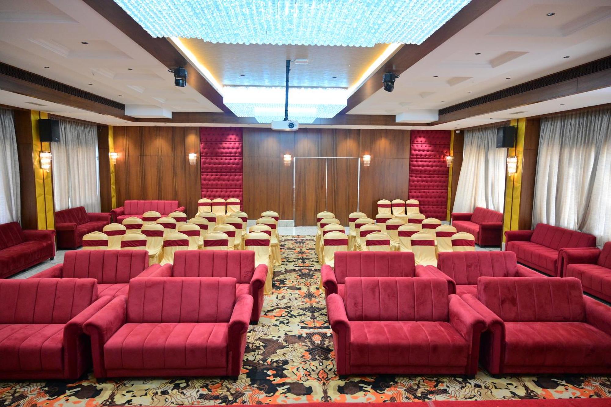Hotel Golden Riviera 迈索尔 外观 照片